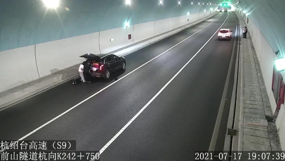 車輛事故報警是什么電話_車輛事故報警電話打110還是122_車輛出了事故報警電話